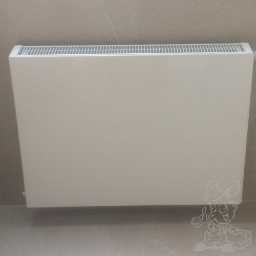 radiator in een nis van een badkamer